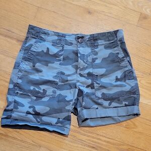 Gap Girlfriend Khaki Short - Camo Print - Size 2